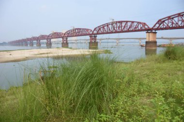 Tayland şehrindeki köprü.