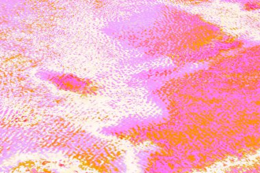 Organik akış şekillerine sahip yumuşak pembe ve altın soyut doku, lüks markalaşma, güzellik ürünleri, dijital tasarım, sunumlar ve yaratıcı görsel projeler için uygun sıcak ve zarif bir arkaplan oluşturur..