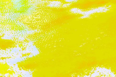 Yumuşak sarı ve altın soyut doku ve akışkan organik desenler, reklam, markalaşma, sunumlar ve modern dijital tasarım projeleri için uygun parlak ve sıcak bir arkaplan oluşturur..