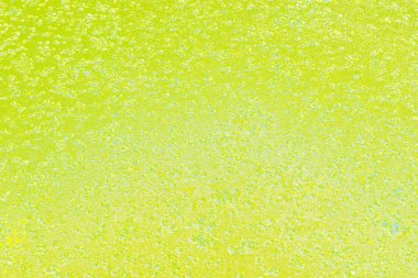 Yumuşak sarı ve altın soyut doku ve akışkan organik desenler, reklam, markalaşma, sunumlar ve modern dijital tasarım projeleri için uygun parlak ve sıcak bir arkaplan oluşturur..