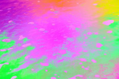 Canlı neon, pembe, sarı ve yeşil su yüzeyi, akışkan sıvı dalgalar, parlak yansımalar ve canlı gradyan doku. Modern arka planlar, dijital sanat ve yaratıcı markalaşma projeleri için ideal..