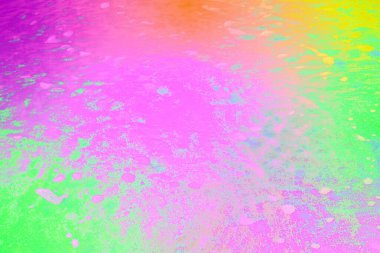 Canlı neon pembe ve sarı su yüzeyinde akıcı sıvı dokusu, yumuşak dalgaları ve parlak yansımaları var. Modern arka planlar, dijital sanat eserleri, markalaşma ve yaratıcı tasarım projeleri için ideal.