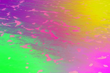 Akan sıvı dokusu, yumuşak dalgaları ve parlak yansımaları olan parlak neon sarısı ve yeşil su yüzeyi. Modern arka planlar, dijital tasarım, markalaşma ve yaratıcı projeler için ideal.