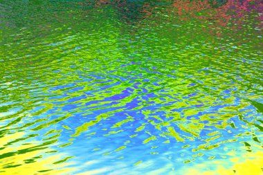 Canlı dalgalanmalar ve renkli yansımalarla soyut su yüzeyi akışkan organik desenler oluşturuyor. Doğal hareket ve ışık modern arka planlar, yaratıcı tasarım, marka görselleri ve kavramsal çevre için uygun dinamik bir doku oluşturur.