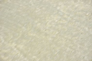 Inani Sahili, Ukhia, Coxs Bazar, Bangladeş 'te doğal kum dalgalanma desenleri. Yumuşak ışık akış çizgilerini ve rüzgar ve su tarafından şekillendirilen organik dokuları vurgular, arka plan ve tasarım için sakin bir kıyı soyut ideal yaratır.