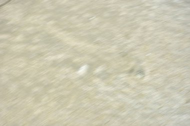 Inani Sahili, Ukhia, Coxs Bazar, Bangladeş 'te doğal kum dalgalanma desenleri. Yumuşak ışık akış çizgilerini ve rüzgar ve su tarafından şekillendirilen organik dokuları vurgular, arka plan ve tasarım için sakin bir kıyı soyut ideal yaratır.