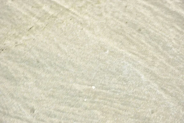 Rüzgâr ve sığ suların oluşturduğu doğal kum dalgalanmaları plaj yüzeyinde soyut desenler oluşturur. Tasarım ve doğa kavramları için ideal minimum kıyı arkaplanı, ince ışık ve organik kumlu detaylar.