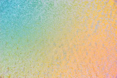 Yumuşak pastel gradyan ve ince ses desenli soyut renkli tahıl dokusu. Modern sanatsal zemin dijital tasarım, markalaşma, posterler, sunumlar, duvar kağıtları, kaplamalar ve yaratıcı görsel kompozisyonlar için uygundur..