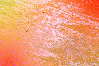 Boyalı deseni ve yumuşak tahıl detayı olan soyut renkli bir arkaplan. Modern tasarım, markalaşma, posterler, dijital sanat, duvar kağıtları, sunumlar ve yaratıcı görsel kullanım için uygun çok renkli arkaplan.