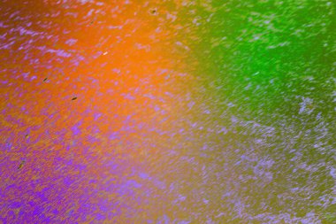 Boyalı deseni ve yumuşak tahıl detayı olan soyut renkli bir arkaplan. Modern tasarım, markalaşma, posterler, dijital sanat, duvar kağıtları, sunumlar ve yaratıcı görsel kullanım için uygun çok renkli arkaplan.