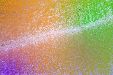 Katmanlı tahıl dokusu ve pürüzsüz tonsal geçişlerle soyut renk eğimli arkaplan. Modern tasarım, markalaşma, posterler, dijital sanat, duvar kağıtları, sunumlar ve yaratıcı görsel kullanım için etkileyici çok renkli arkaplan.