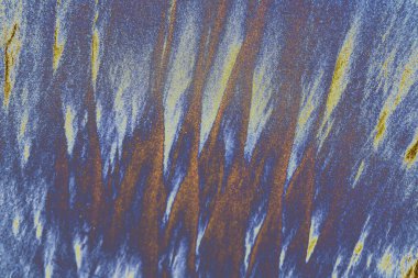 Gelgit suyu hareketinin şekillendirdiği soyut kıyı kum desenli doku, kıyı şeridi yüzeyindeki doğal dalgalanma oluşumlarını ve katmanlı çökeltileri gösteriyor. Doğal altyapılar, çevresel kavramlar, jeomorfoloji görselleri için uygundur.,