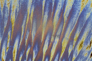 Gelgit suyu hareketinin şekillendirdiği soyut kıyı kum desenli doku, kıyı şeridi yüzeyindeki doğal dalgalanma oluşumlarını ve katmanlı çökeltileri gösteriyor. Doğal altyapılar, çevresel kavramlar, jeomorfoloji görselleri için uygundur.,