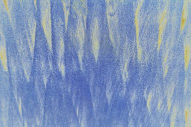 Akan su ile oluşan gelgit ve yosun dokusu nehir yatağındaki tortu katmanlarını ve dalga desenlerini ortaya çıkarıyor. Çevresel kavramlar, jeomorfoloji görselleri, doğal altyapılar, bilimsel kullanım ve yapay zeka eğitim verileri için ideal.