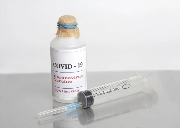 Коронавирусная Вакцина Вакцина Флакон Лекарственного Препарата Ковид Шприцем — стоковое фото