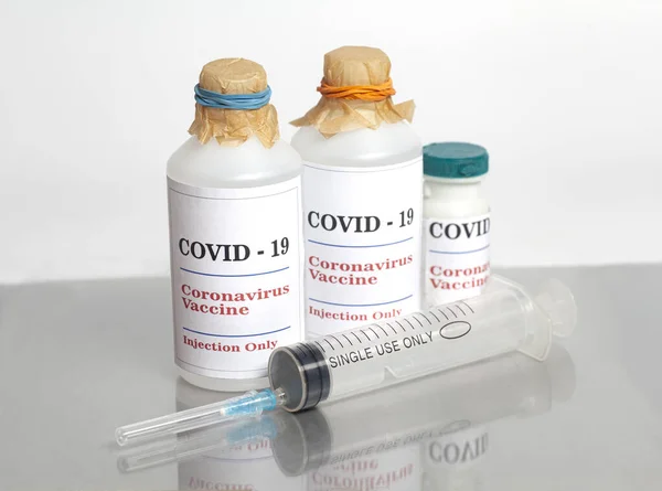 Coronavirus Vaccine Injection Vials Medicine Drug Bottles Covid Syringe — Stock Photo, Image
