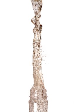 İçme suyu şişeye sıçrar