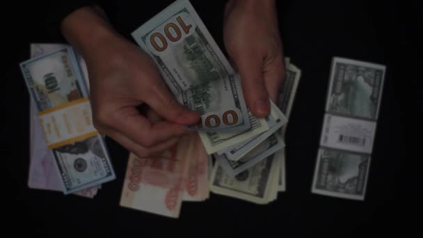 Χέρια Που Μετρούν Χαρτονομίσματα Δολάρια Ηπα Φόντο Χρημάτων — Αρχείο Βίντεο