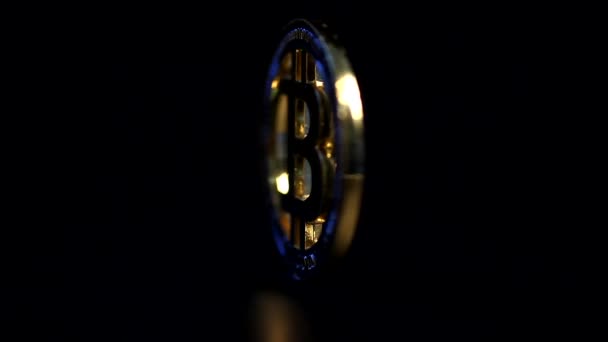 Bitcoin Moeda Criptomoeda Girando Fundo Escuro — Vídeo de Stock