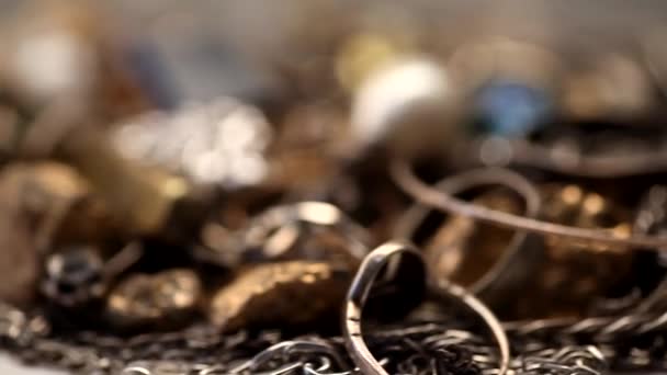 Hromada Stříbrných Zlatých Šperků Klenoty Rotující — Stock video