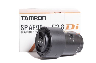 Moskova, Rusya 16 Nisan 2021 Tamron SP 90mm F 2.8 kamera lensli kutu.