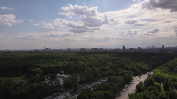 Vista aérea de la ciudad de Moscú el día de primavera. — Vídeo de stock