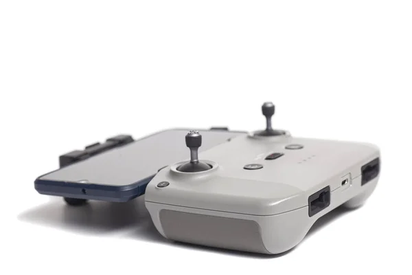 Fernbedienung Für Quadrocopter Drohne Mit Smartphone Isoliert Auf Weißem Hintergrund — Stockfoto