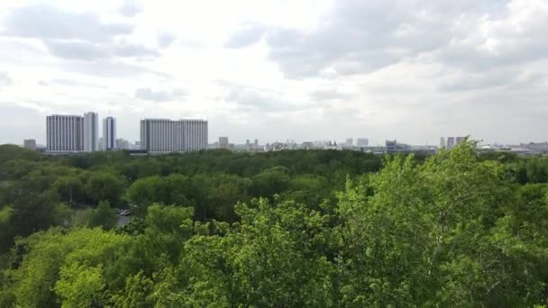 Vista aérea de la ciudad de Moscú el día de primavera — Vídeo de stock