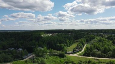 Moskova kırsalındaki köy ve ormanların insansız hava aracı görüntüsü