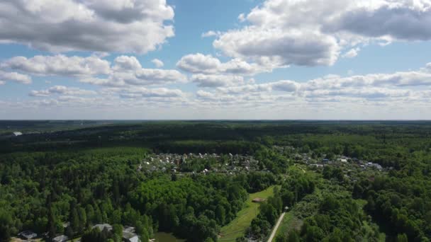 莫斯科农村地区村庄和森林的无人驾驶飞机图像 — 图库视频影像