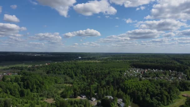 Vista aérea de drones de vilarejos e florestas na região rural de Moscou — Vídeo de Stock
