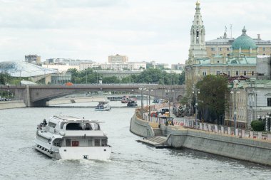 Moskova Nehri 'ndeki nehir motoru gemisi.