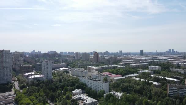 Widok z lotu ptaka na miasto Moskwa w letni dzień. — Wideo stockowe