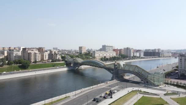 Vista aérea del río Moscú con barco a motor — Vídeos de Stock