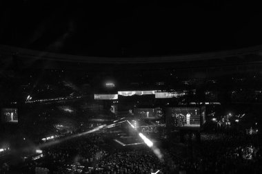 Konserdeki kalabalık