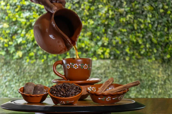 Kil çömlek ile sanatsal kafe de olla süreci