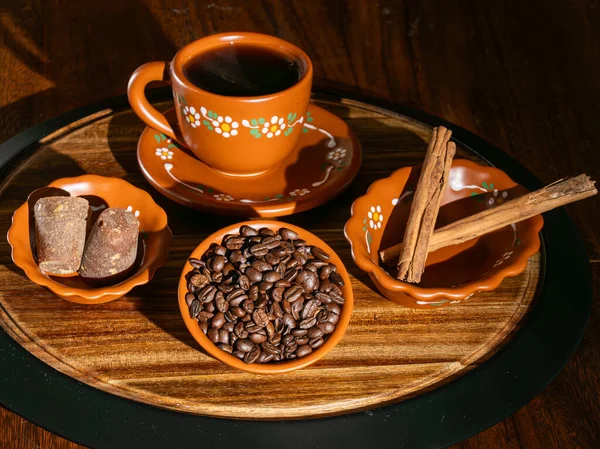 Kil çömlek ile sanatsal kafe de olla süreci