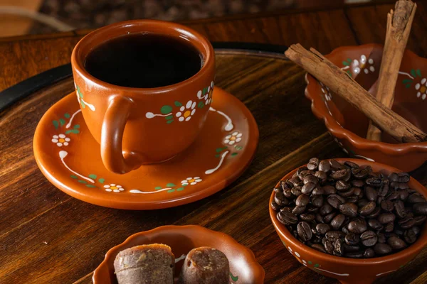 Çiğ kahve ve kakao malzemeleriyle dolu bir hayat..