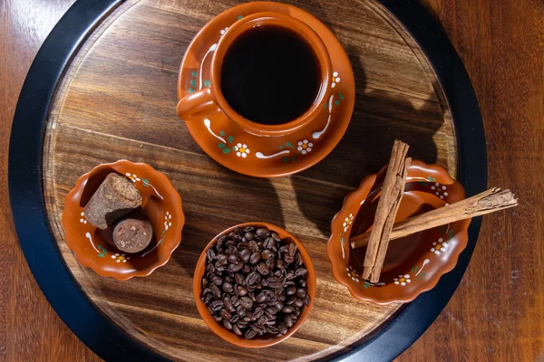 Kil çömlek ile sanatsal kafe de olla süreci