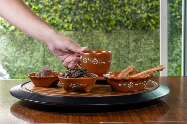 Pandulce, conchas ve kahve ile Meksika kahvaltısı.