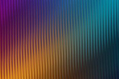 Dikey çizgilerden oluşan büyüleyici soyut bir arka plan ve mor ve mavinin bir gradyanı. Herhangi bir projeye modern bir dokunuş eklemek için mükemmel.