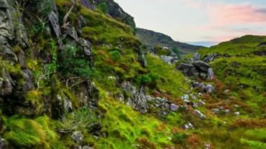 Günbatımında Sert Yosun Dağları Vadisi