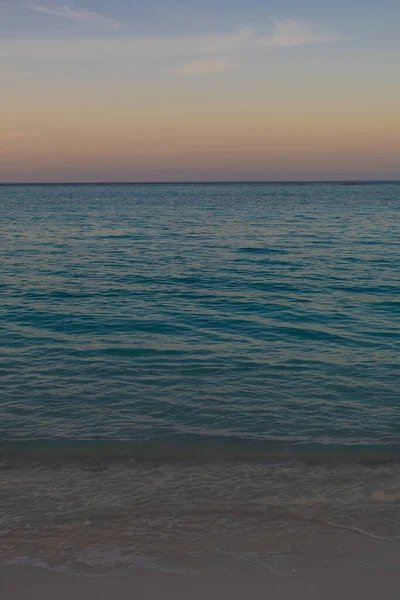 Muhteşem Hint Okyanusu Maldivler 'deki beyaz kumsal