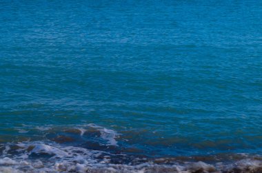 Kıbrıs Rum Kesimi kıyısı yakınlarındaki Akdeniz dalgaları