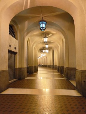 Salerno 'nun tarihi merkezinde kemerler