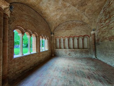 Urbisaglia 'daki Fiastra Chiaravalle Manastırı