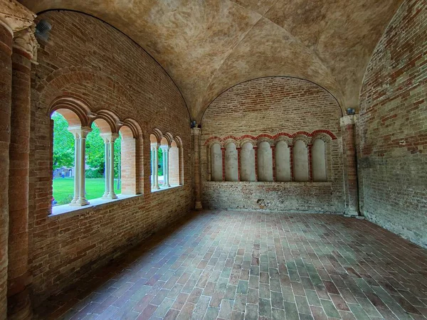 Urbisaglia 'daki Fiastra Chiaravalle Manastırı