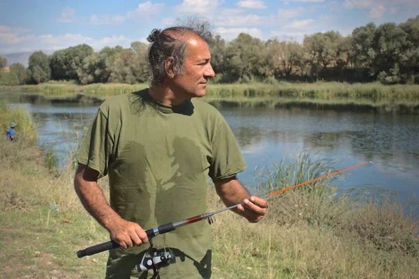 Pescador Mediana Edad Muy Sudoroso Con Pelo Largo Pie Ajuste — Foto de Stock