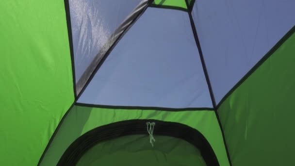 Male Hands Unzipping Green Camp Tent Beach Reveal Amazing Sea — Stock Video