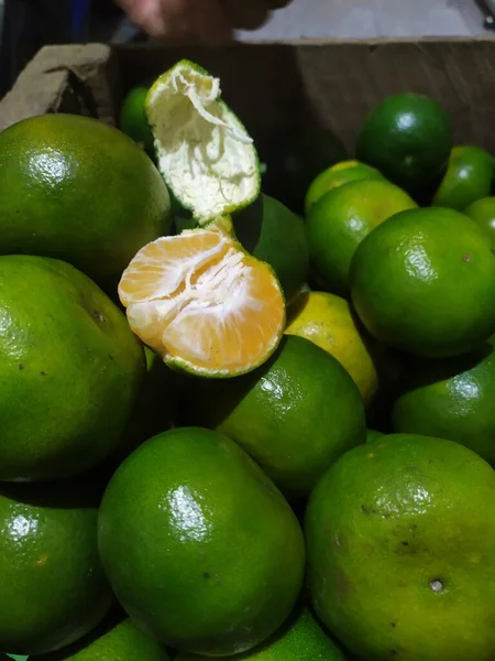 taze ve yeşil turuncu